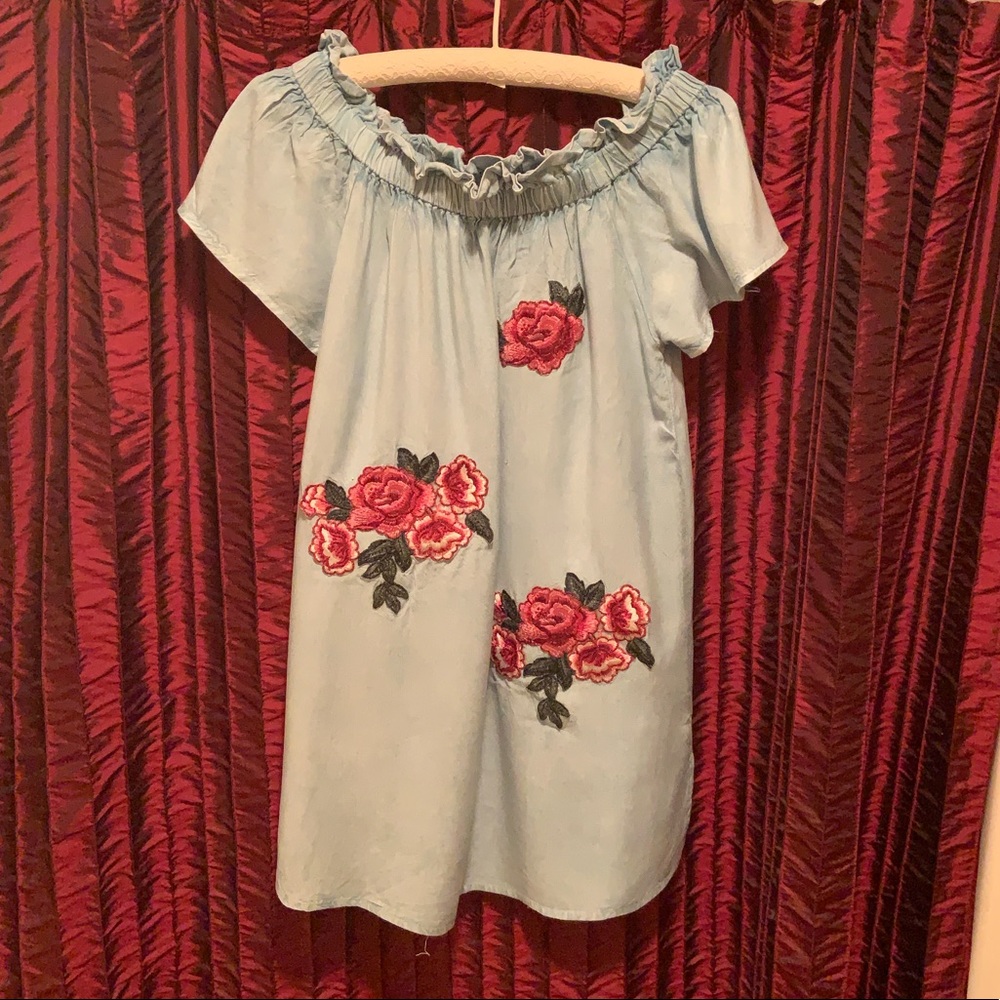 2 for 10 Off the shoulder with floral appliqués